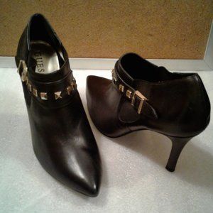 Guess Woman's Black Leather Ankle Boots Style WGSETTING- M    Size 8M  NWOT